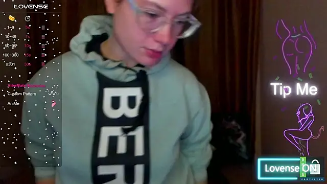 Snapshot of Alicia_redfollow chatting on October 30, 6:42 pm Alicia redfollow online show from October 30, 6:42 pm