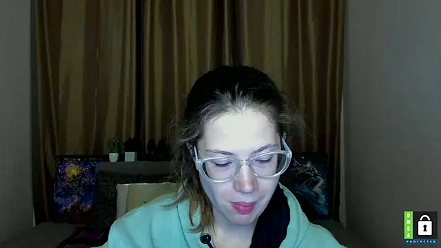 Snapshot of Alicia_redfollow chatting on October 26, 12:11 pm Alicia redfollow online show from October 26, 12:11 pm