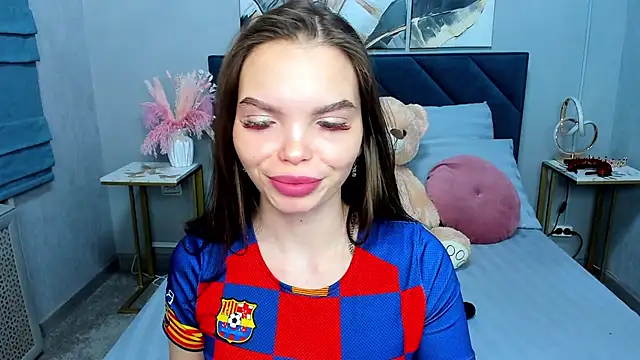 Curvy Dynamite  online show from December 5, 1:16 am