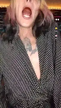 Snapshot of MommyMisfit chatting on September 20, 2:54 am MommyMisfit online show from September 20, 2:54 am