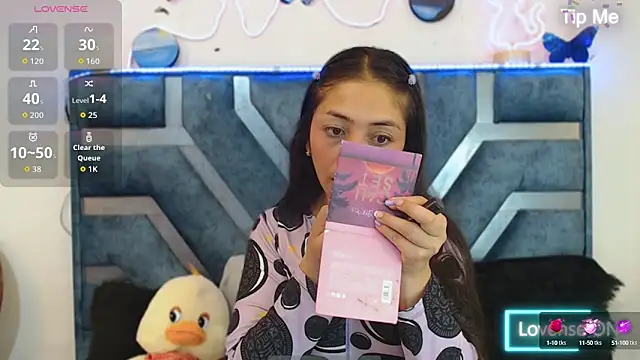 Snapshot of Roxan_Fox- chatting on October 6, 5:24 am Roxan Fox- online show from October 6, 5:24 am