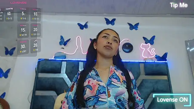 Snapshot of Roxan_Fox- chatting on October 13, 5:21 am Roxan Fox- online show from October 13, 5:21 am