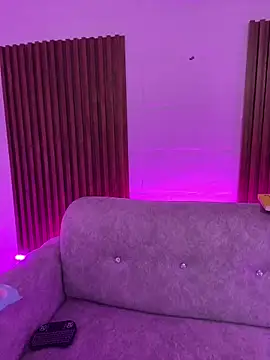 Zizi-campbel online show from April 8, 9:00 am