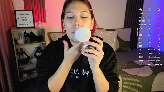 Fresita Rosita online show from October 6, 12:00 pm