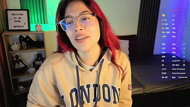 Fresita Rosita online show from October 15, 1:57 pm