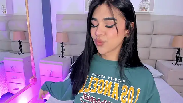 Snapshot of RoseCassie chatting on September 29, 1:27 pm RoseCassie online show from September 29, 1:27 pm