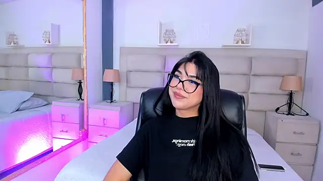 Snapshot of RoseCassie chatting on October 24, 1:29 pm RoseCassie online show from October 24, 1:29 pm