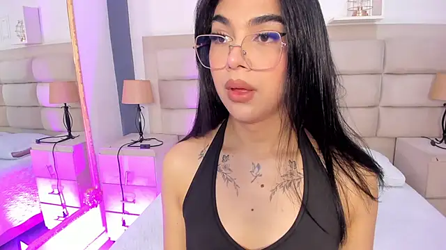 Snapshot of RoseCassie chatting on October 9, 1:48 pm RoseCassie online show from October 9, 1:48 pm