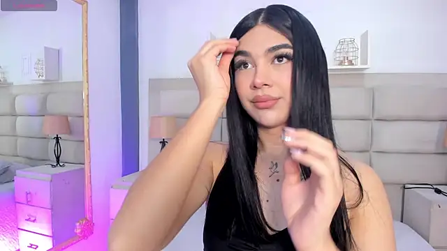 Snapshot of RoseCassie chatting on October 4, 1:28 pm RoseCassie online show from October 4, 1:28 pm