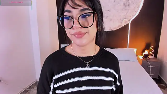 RoseCassie online show from December 4, 2:30 pm