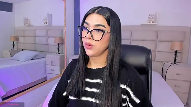 Snapshot of RoseCassie chatting on October 21, 1:48 pm RoseCassie online show from October 21, 1:48 pm