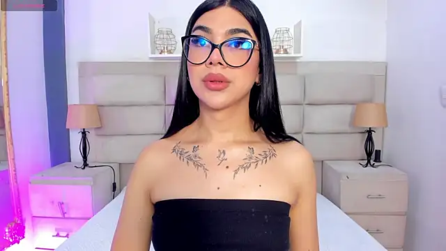 Snapshot of RoseCassie chatting on October 2, 1:16 pm RoseCassie online show from October 2, 1:16 pm