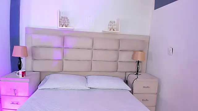 Snapshot of RoseCassie chatting on October 19, 1:35 pm RoseCassie online show from October 19, 1:35 pm