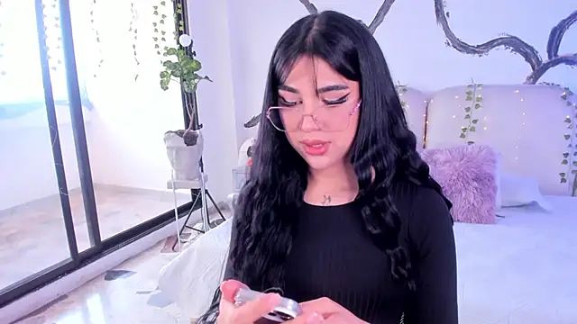 Snapshot of RoseCassie chatting on October 30, 2:07 pm RoseCassie online show from October 30, 2:07 pm