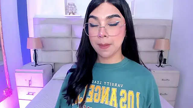 Snapshot of RoseCassie chatting on September 25, 1:10 pm RoseCassie online show from September 25, 1:10 pm