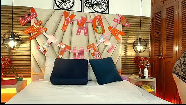 Valentinadiazz1 online show from September 27, 8:05 pm