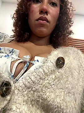 lauraltt online show from October 23, 4:24 pm