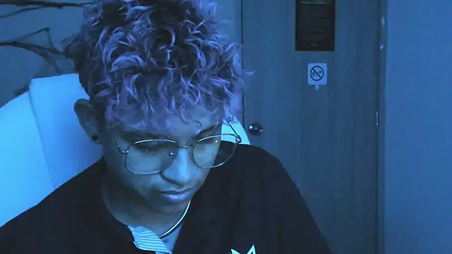 Dominick jones online show from October 10, 5:34 am