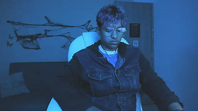 Dominick jones online show from October 9, 5:33 am