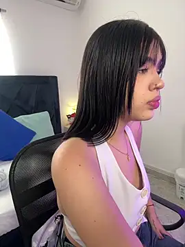 Lily Woodz online show from March 8, 2:43 pm