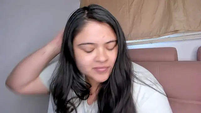 Snapshot of lizzie_c chatting on October 24, 10:28 pm lizzie c online show from October 24, 10:28 pm