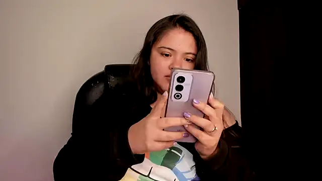 Snapshot of lizzie_c chatting on October 8, 10:25 pm lizzie c online show from October 8, 10:25 pm