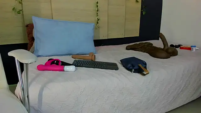 Snapshot of celeste_smmith_ chatting on October 20, 8:23 pm celeste smmith online show from October 20, 8:23 pm