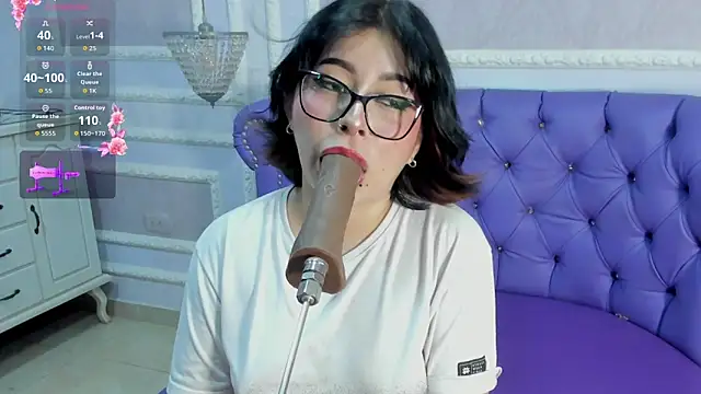 Lily Martinez online show from February 28, 9:09 am