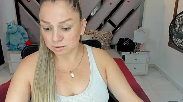 Snapshot of natalia5560 chatting on October 9, 2:21 pm natalia5560 online show from October 9, 2:21 pm