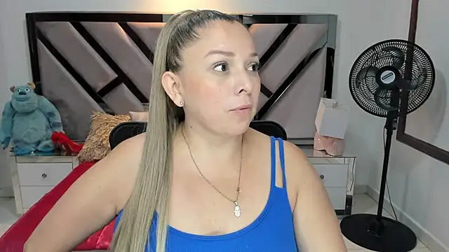Snapshot of natalia5560 chatting on September 14, 12:36 pm natalia5560 online show from September 14, 12:36 pm