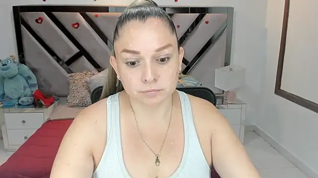 Snapshot of natalia5560 chatting on October 5, 1:49 pm natalia5560 online show from October 5, 1:49 pm