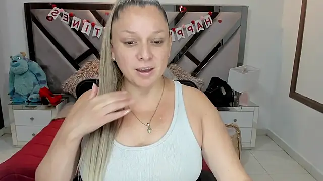 Snapshot of natalia5560 chatting on September 28, 2:11 pm natalia5560 online show from September 28, 2:11 pm