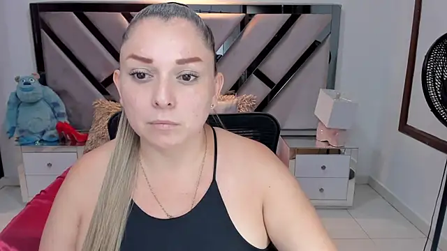 Snapshot of natalia5560 chatting on September 10, 2:39 pm natalia5560 online show from September 10, 2:39 pm