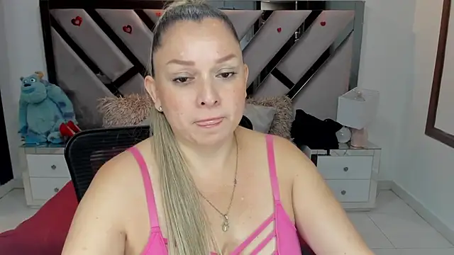 Snapshot of natalia5560 chatting on October 13, 1:58 pm natalia5560 online show from October 13, 1:58 pm