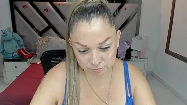 Snapshot of natalia5560 chatting on October 22, 1:05 pm natalia5560 online show from October 22, 1:05 pm