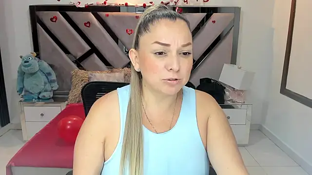 Snapshot of natalia5560 chatting on September 20, 1:31 pm natalia5560 online show from September 20, 1:31 pm