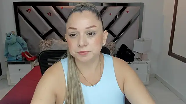 Snapshot of natalia5560 chatting on October 21, 1:04 pm natalia5560 online show from October 21, 1:04 pm