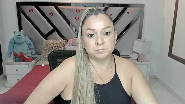 Snapshot of natalia5560 chatting on November 1, 1:26 pm natalia5560 online show from November 1, 1:26 pm