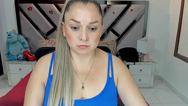 Snapshot of natalia5560 chatting on October 12, 1:57 pm natalia5560 online show from October 12, 1:57 pm