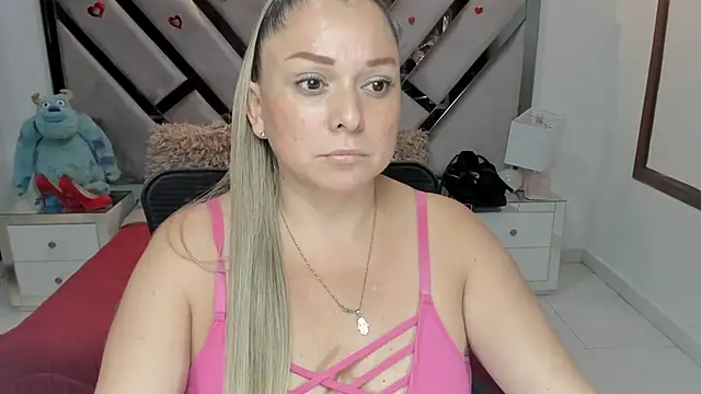 Snapshot of natalia5560 chatting on October 29, 2:09 pm natalia5560 online show from October 29, 2:09 pm