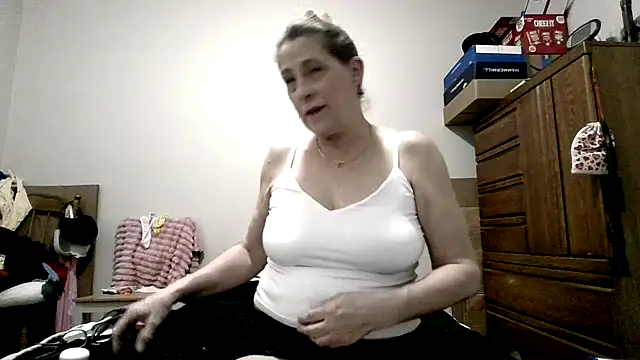 Snapshot of Keywest_Kate chatting on October 25, 12:07 am Keywest Kate online show from October 25, 12:07 am