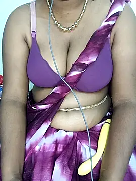 Snapshot of Tamilbigboobie chatting on September 28, 1:45 am Tamilbigboobie online show from September 28, 1:45 am