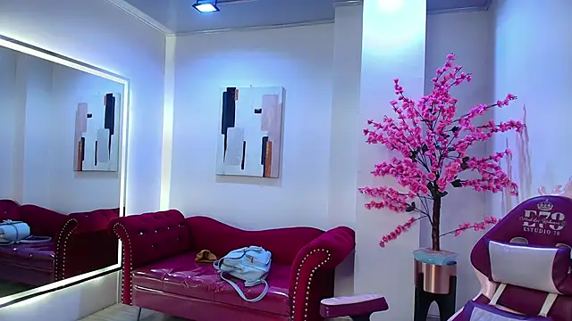 Snapshot of Leia_queens chatting on October 14, 12:08 pm Leia queens online show from October 14, 12:08 pm