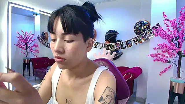 Snapshot of Leia_queens chatting on October 28, 12:22 pm Leia queens online show from October 28, 12:22 pm