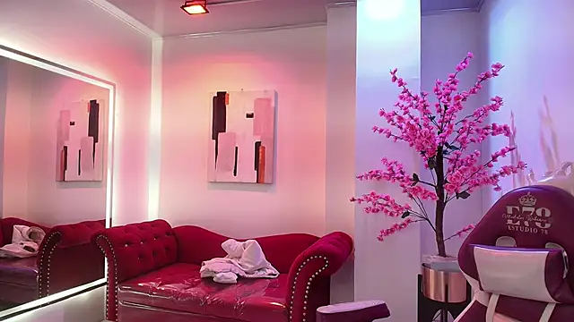 Snapshot of Leia_queens chatting on September 17, 12:03 pm Leia queens online show from September 17, 12:03 pm