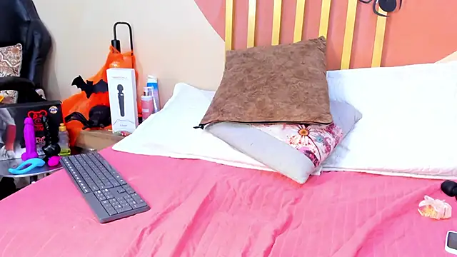 Snapshot of Nicole_Angels_ chatting on October 29, 8:11 pm Nicole Angels  online show from October 29, 8:11 pm