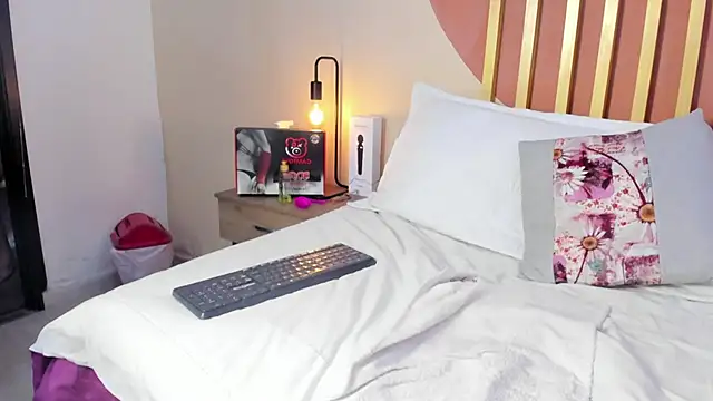 Snapshot of Nicole_Angels_ chatting on September 29, 8:47 pm Nicole Angels  online show from September 29, 8:47 pm