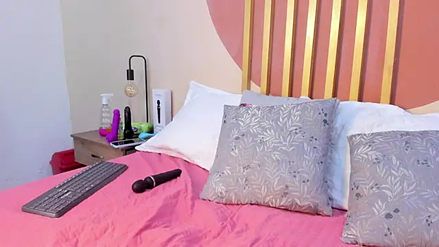 Snapshot of Nicole_Angels_ chatting on October 8, 7:40 pm Nicole Angels  online show from October 8, 7:40 pm