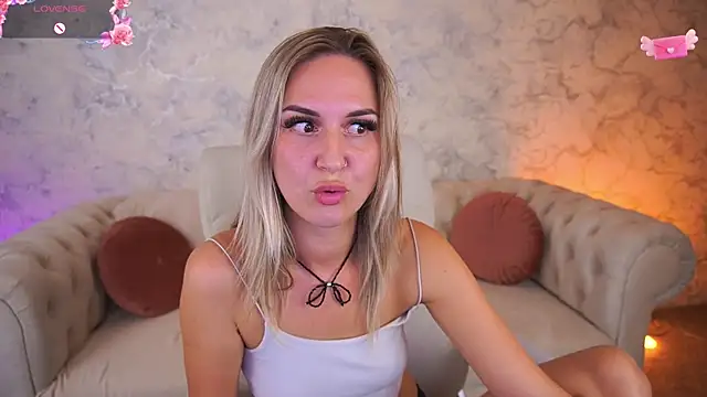 LovelyMollyy online show from September 24, 6:51 pm