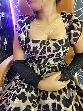 Little  Lia online show from July 8, 4:31 pm